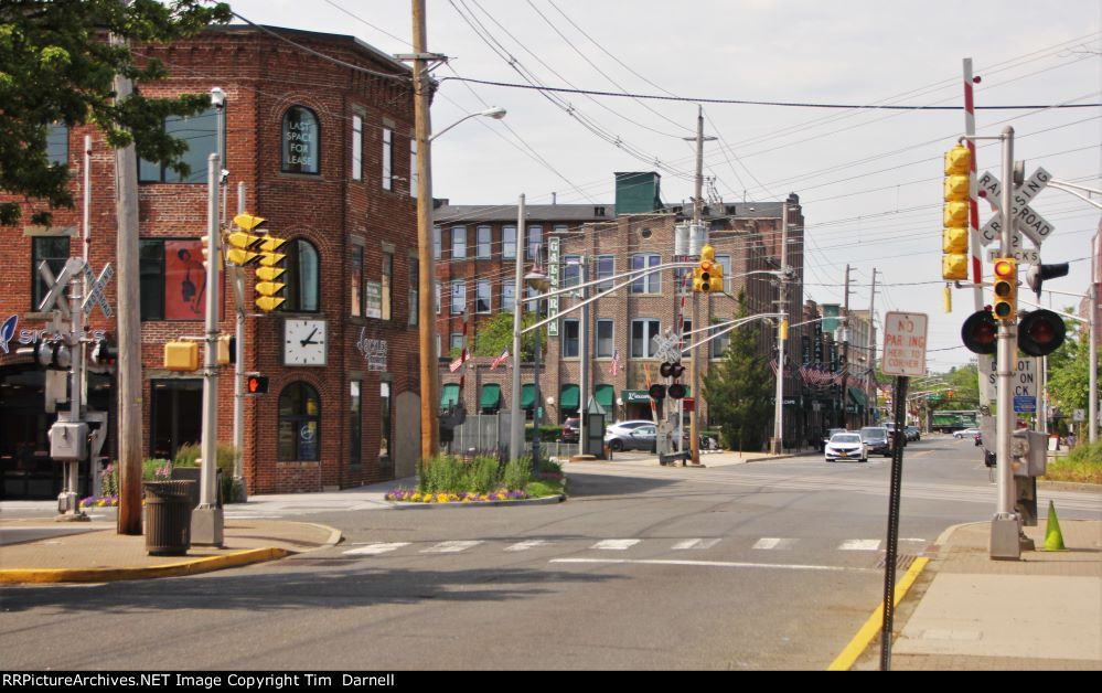 Road crossing at Monmouth St.
